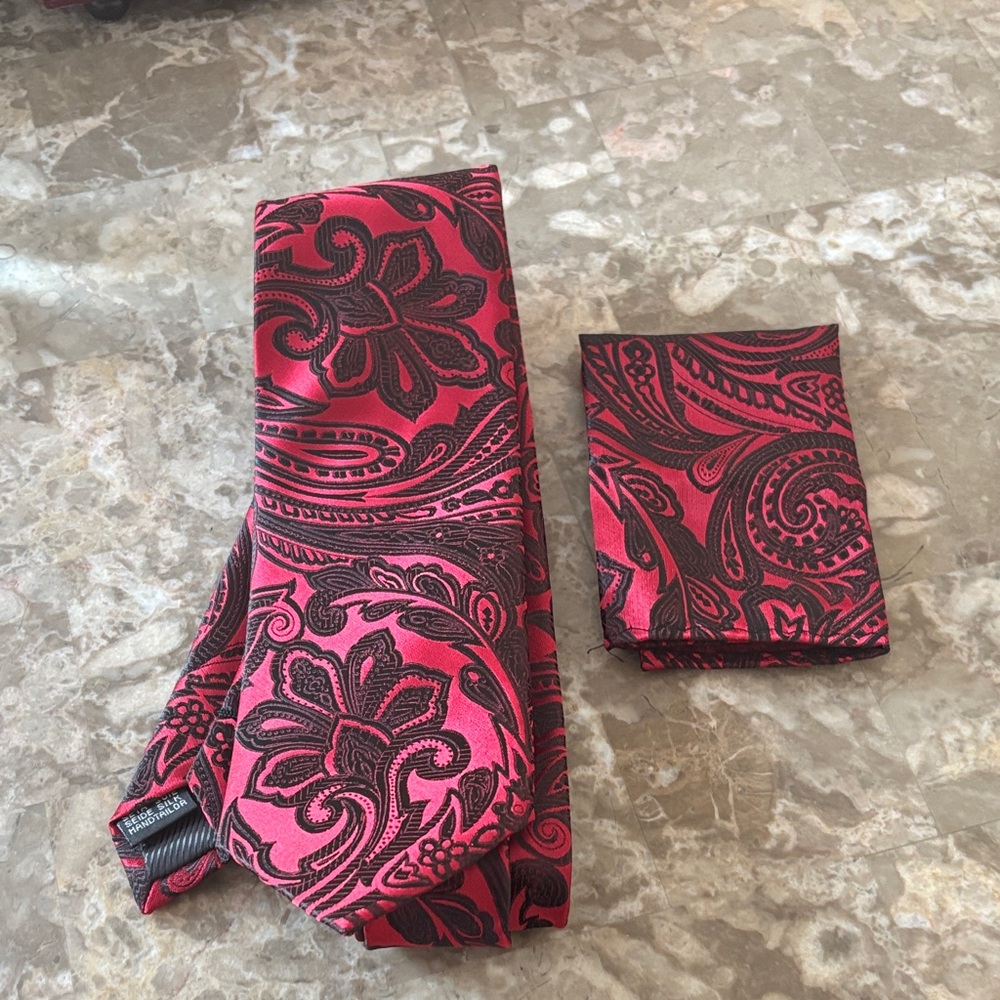 Amazon Red and Black Paisley Tie and Pocket Square Set